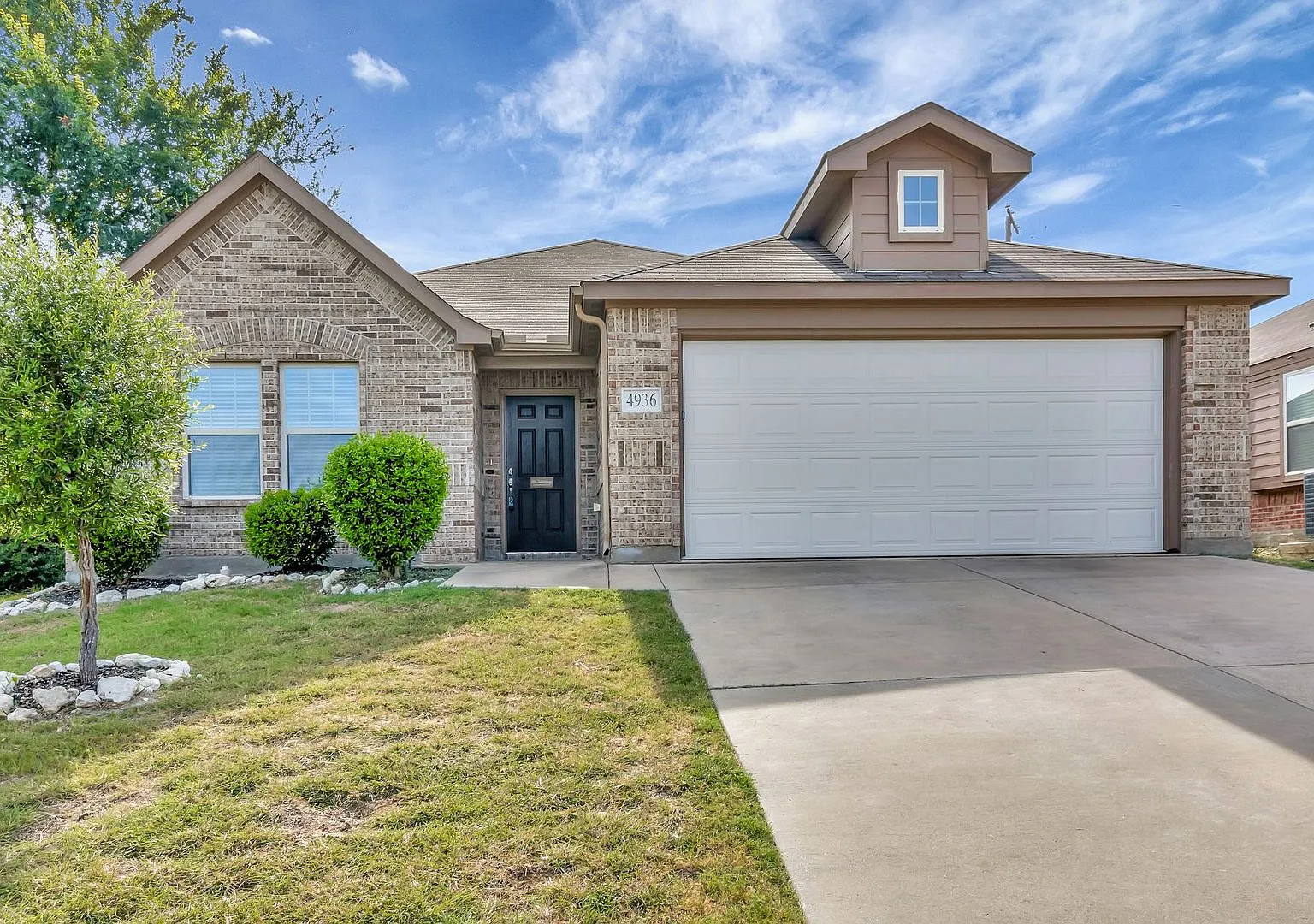 Beautiful home with open floor plan — Photo 1
