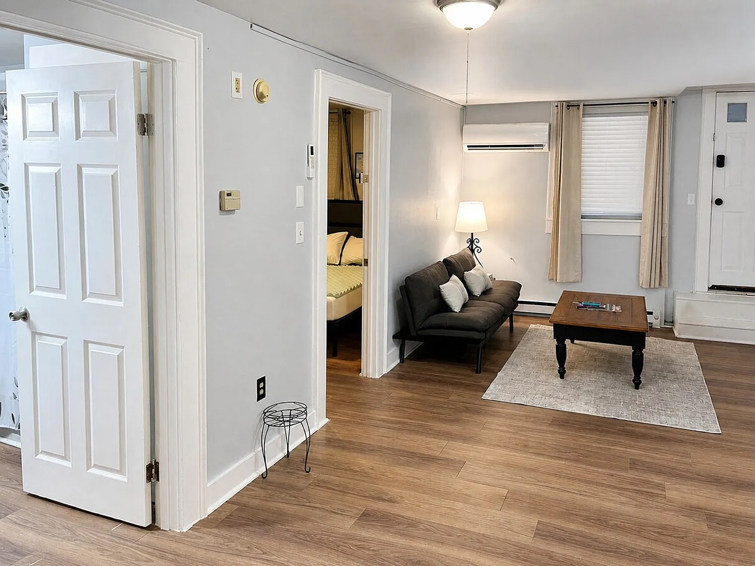 1 bed, 1.0 bath, 731 sqft, $2,526 — Photo 2