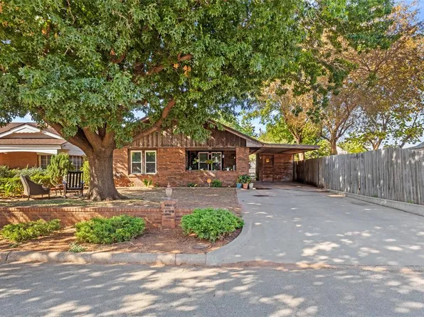 1511 Avant Ave, Clinton, OK 73601