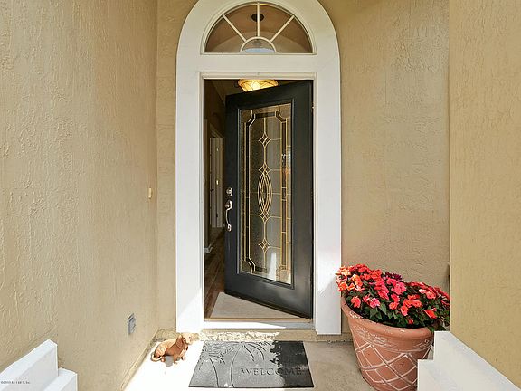 2nd image of 1928 Abercrombie Ln