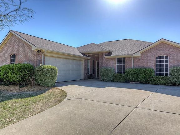 3rd image of 109 N Bending Oak Ln