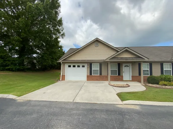 904 Cedar Creek Dr, Rossville, GA 30741