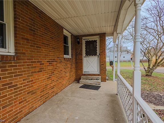 4th image of 704 Schaffer Ct