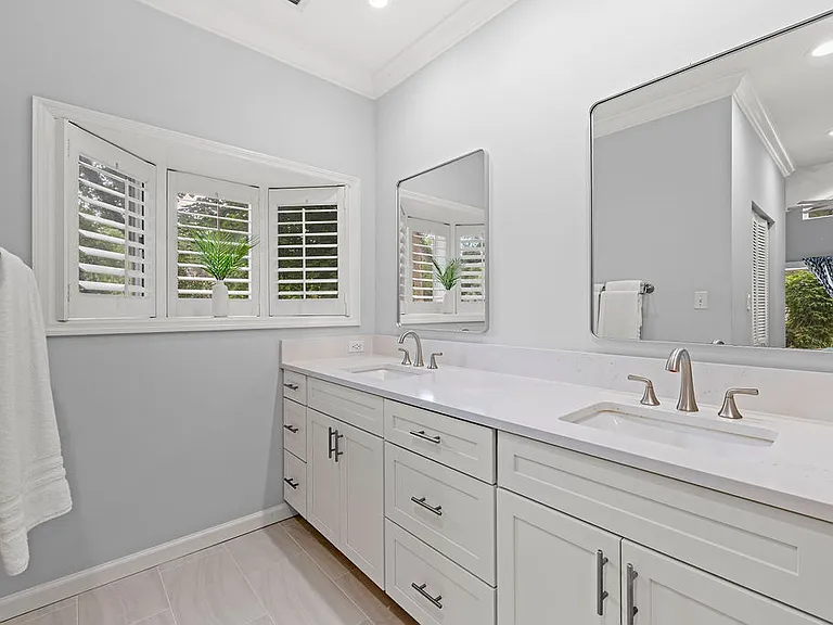 300 S Peppertree Dr — Photo 13