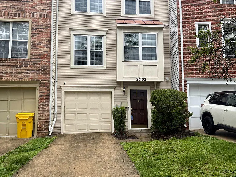 2202 Commissary Cir #208 — Photo 1