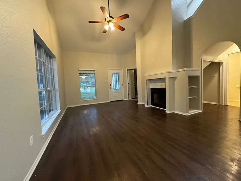 4713 Castleman Dr — Photo 2