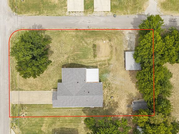 4th image of 308 N 4th St