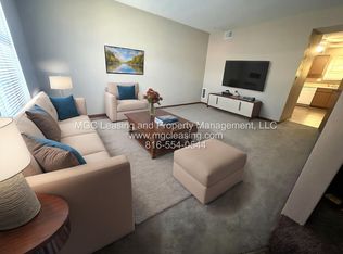 204-212 NW Woods Chapel Rd, Blue Springs, MO 64015