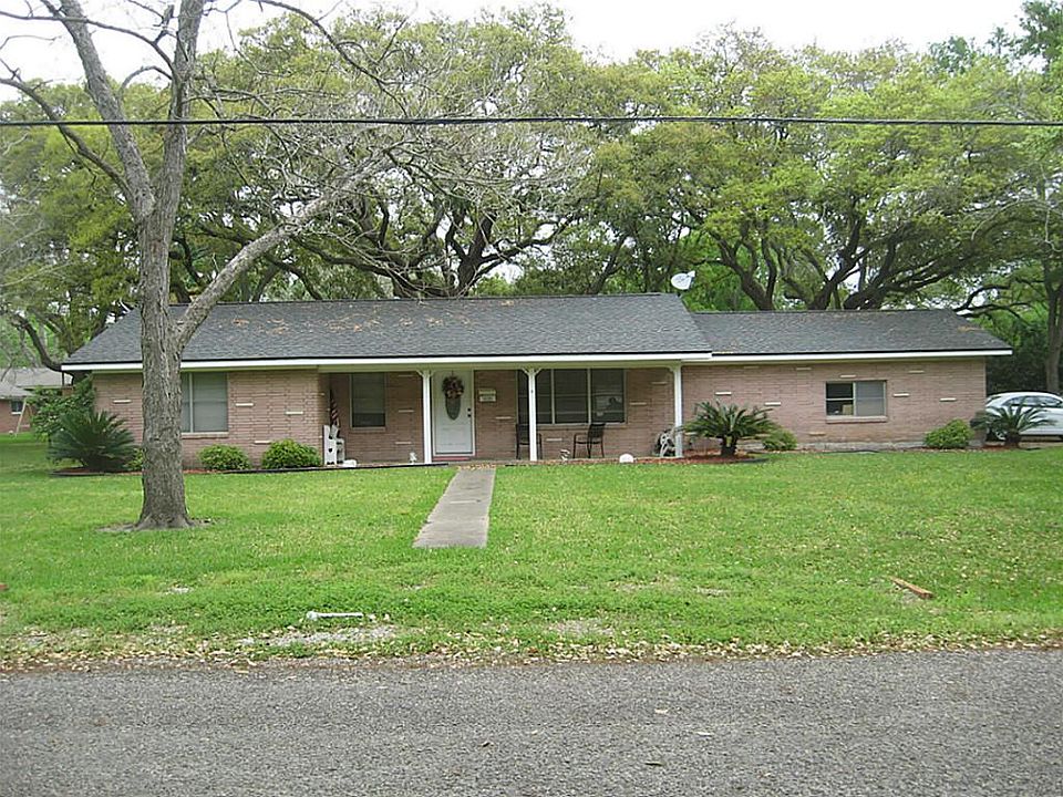 2nd image of 802 Maple St