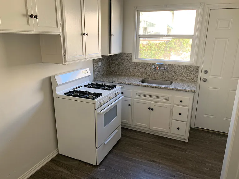 814 S Verdugo Rd #5 — Photo 4