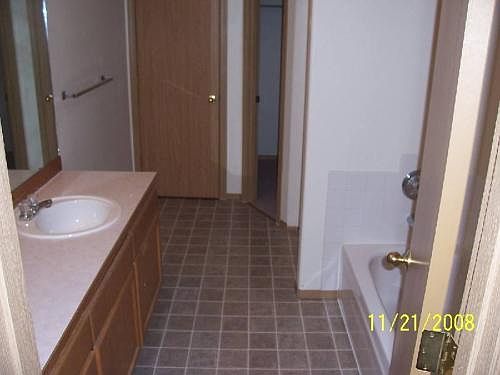 5th image of 2727 Lake Dr #A