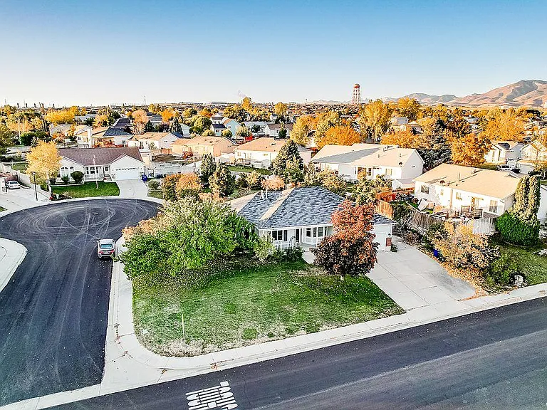 6051 W Richardson Ln — Photo 1