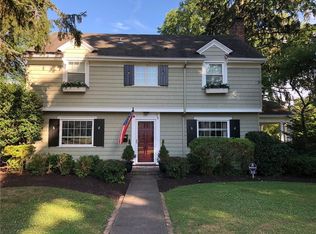 315 Cromwell Dr, Rochester, NY 14610