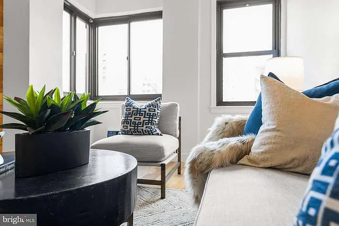 1 bed, 713 sqft, $2,990 — Photo 4