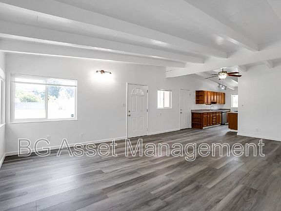 2nd image of 1588 Ridgecrest Rd