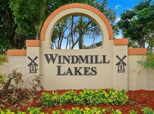 8630 SW 3rd St APT 203, Hollywood, FL 33025