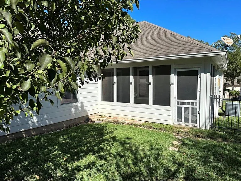 105 Harbor Court Dr — Photo 8