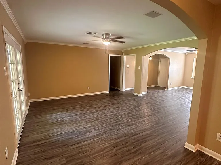 5830 Effingham Dr — Photo 13