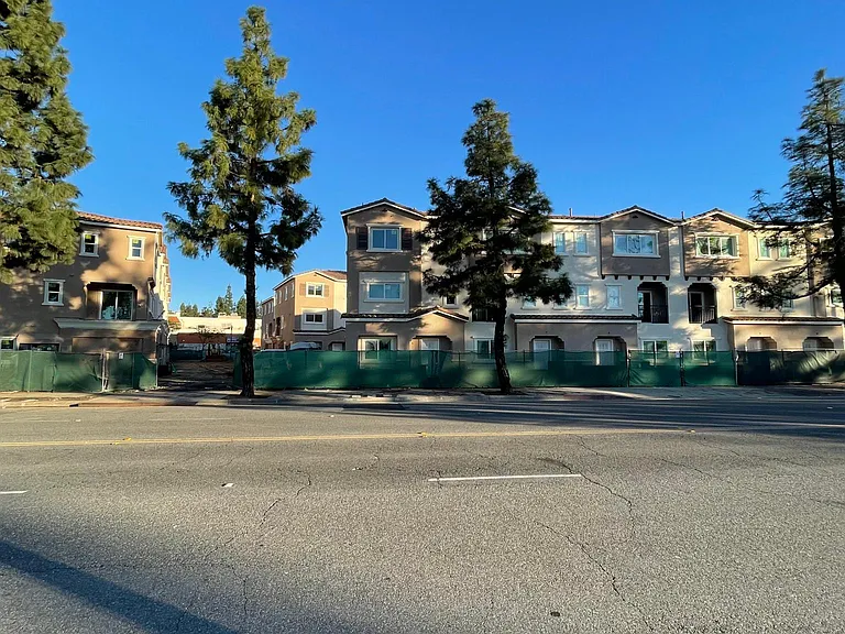 138 Glendora Ave #10 — Photo 1