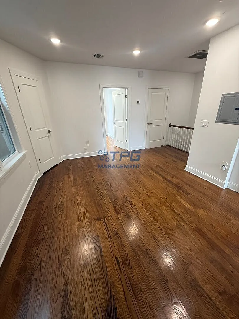 3 bed, 1.0 bath, 600 sqft, $2,695 — Photo 2