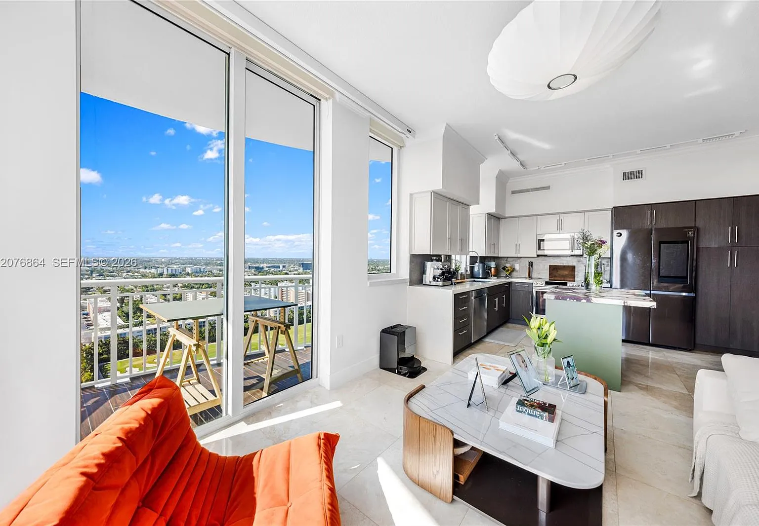 Duo Condominium West — Photo 2