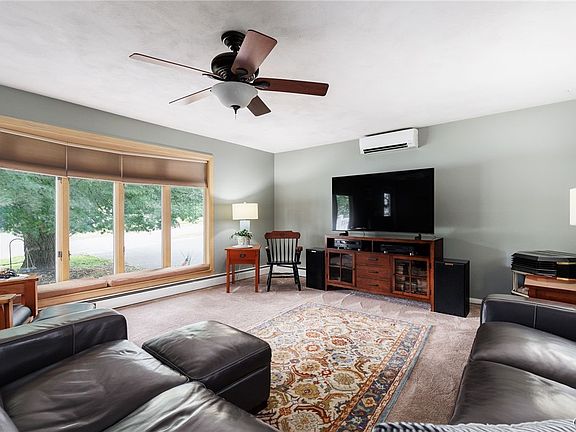 4th image of 490 Barben Ave