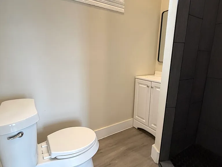 516 E Quincy St #4 — Photo 9