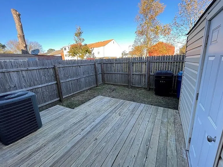 1304 Green Cedar Ln — Photo 8