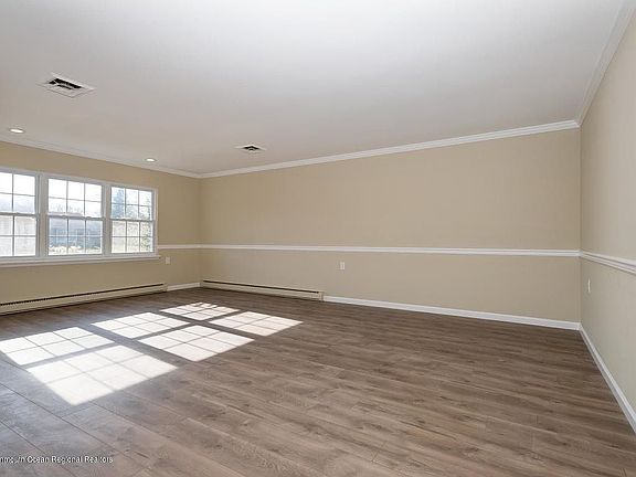 2nd image of 333B Canterbury Ct