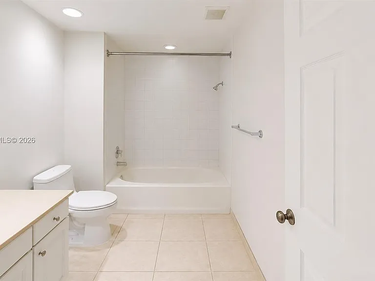 2000 N Bayshore Dr #1509 — Photo 9