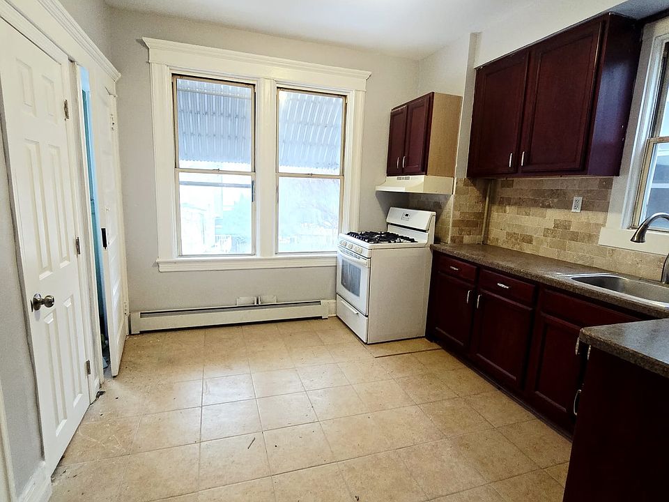 1st image of 25 Dwight St #2A