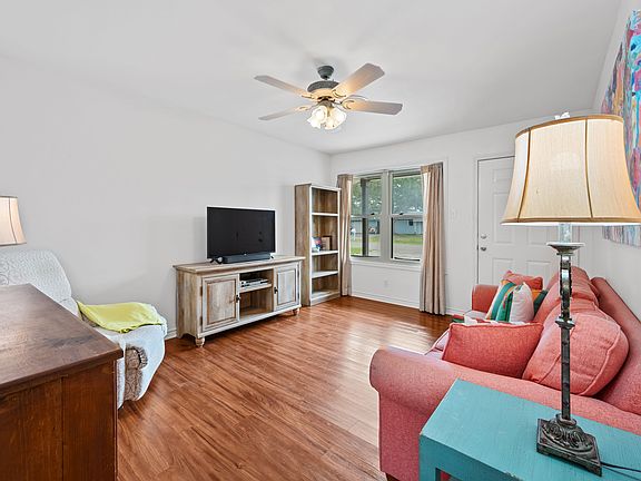 4th image of 1711 Picton Ln