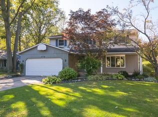 376 Buckeye Dr, Sheffield Lake, OH 44054