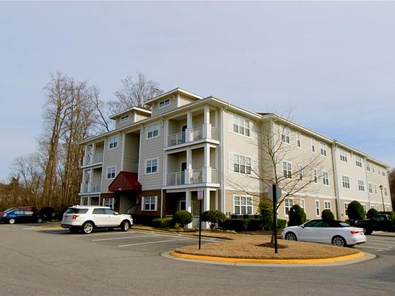 2nd image of 932 Southmoor Dr Unit 104