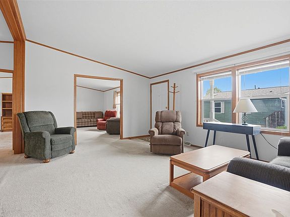 4th image of 262 Morgan Ct