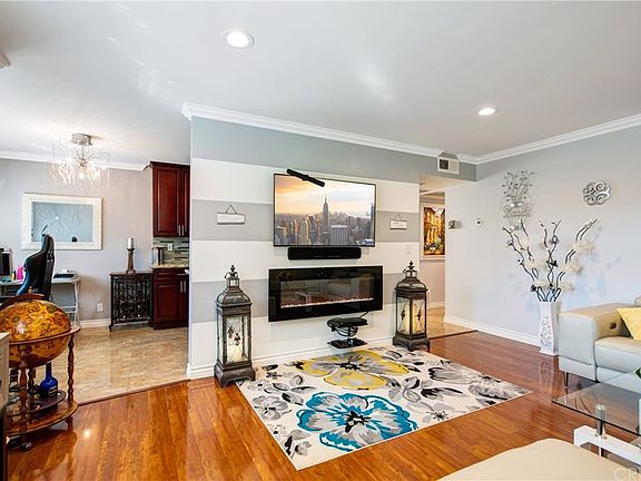 3rd image of 11813 Runnymede St