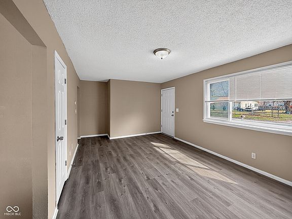 5th image of 2916 S Roena St