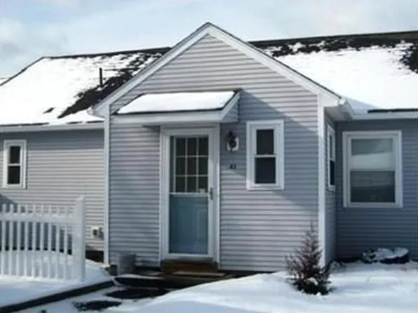 43 Mitchell Dr, Chicopee, MA 01022