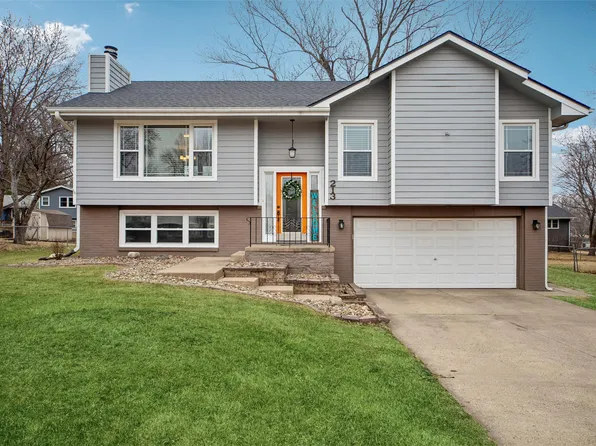 213 34th Ct, West Des Moines, IA 50265