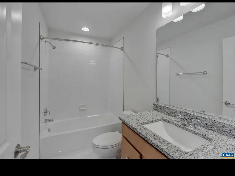 4831 Mercer St #2 — Photo 10