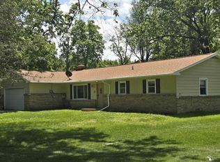 8413 Summerfield Rd, Lambertville, MI 48144