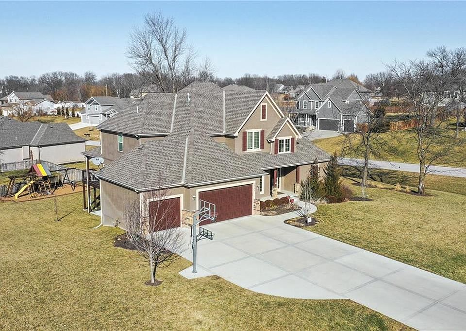 1st image of 15196 Linden Ct