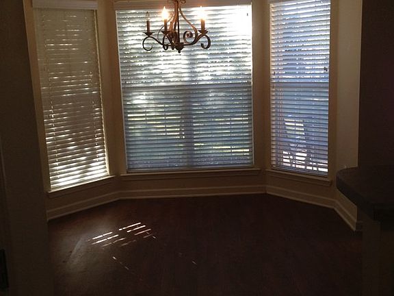 5th image of 115 Magnolia Cir