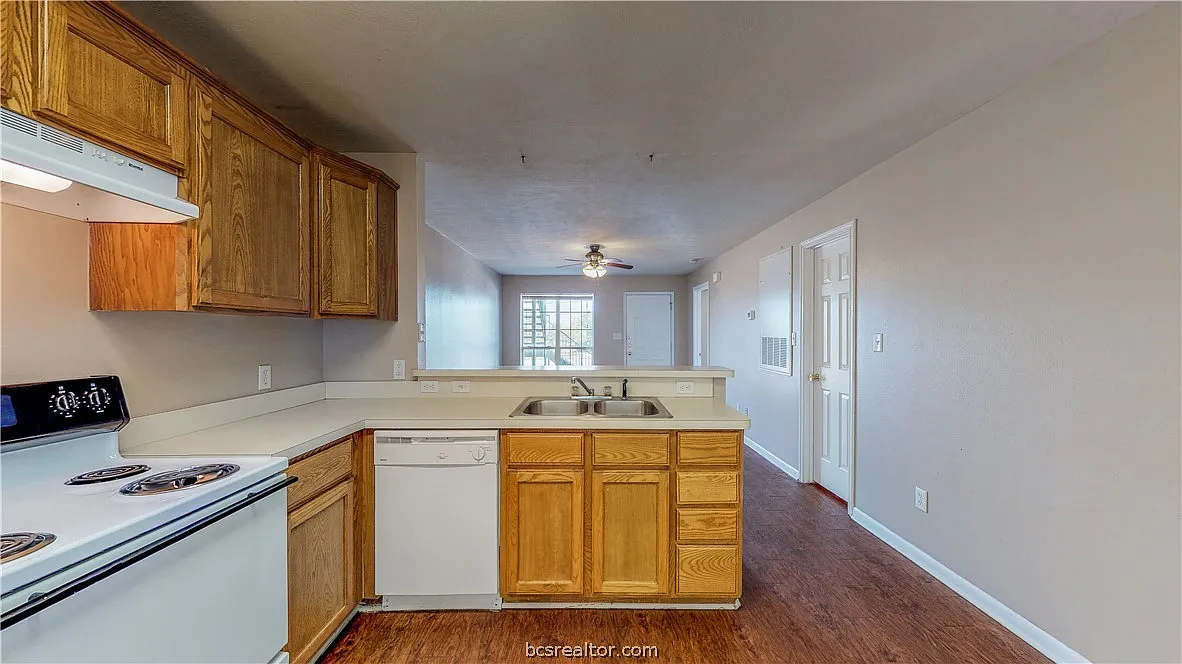 2 bed, 2.0 bath, 978 sqft, $1,000 — Photo 2