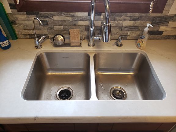 Undermount sink