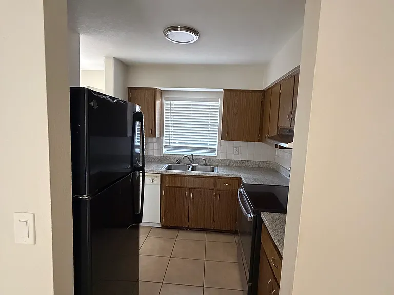 1025 S Ohio Ave #6 — Photo 4