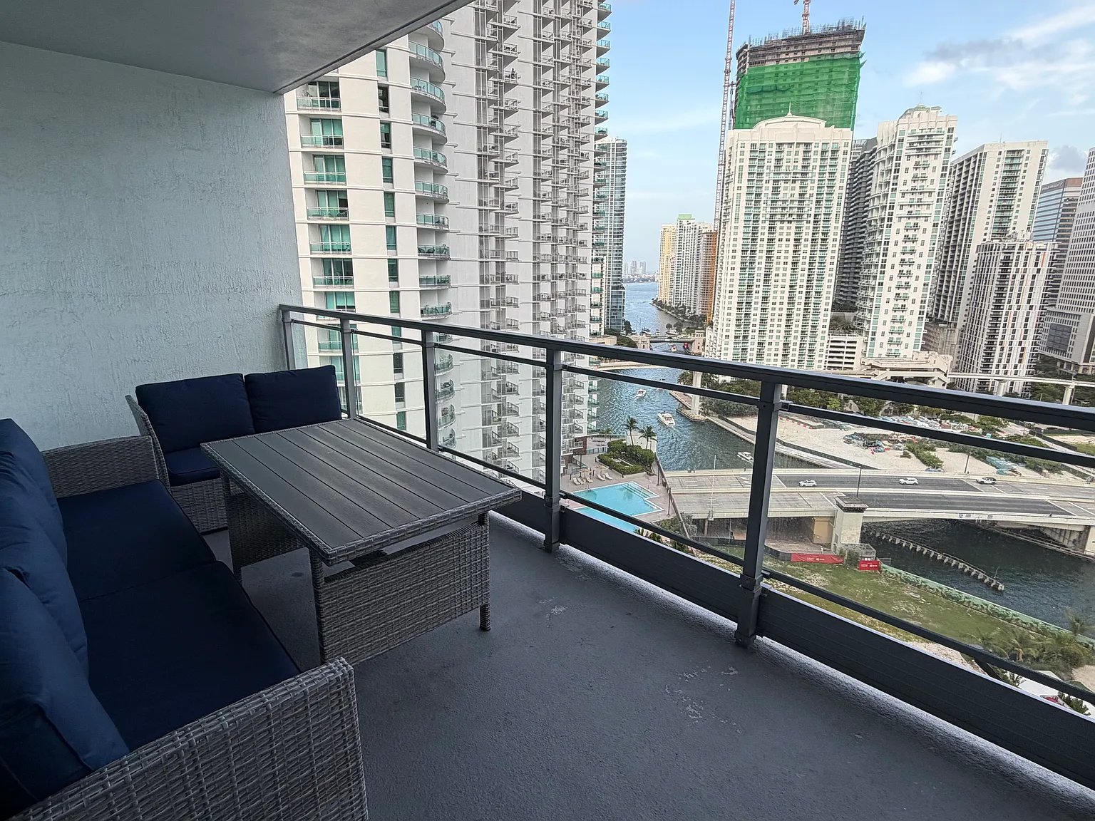 2 bed, 1129 sqft, $4,000 — Photo 3