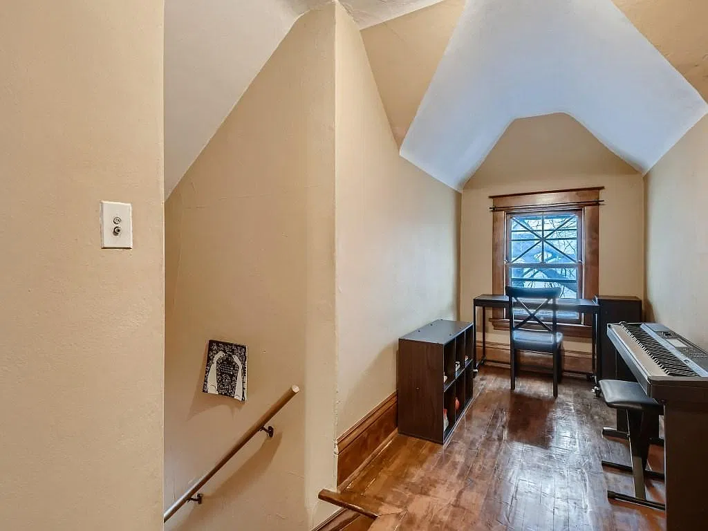 4 bed, 2356 sqft, $2,650 — Photo 3