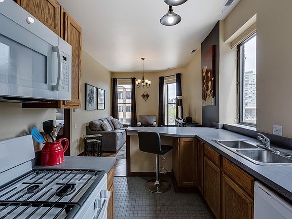 5th image of 641 W Grand Ave
