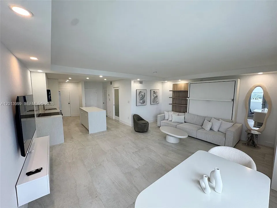2899 Collins Ave #1414